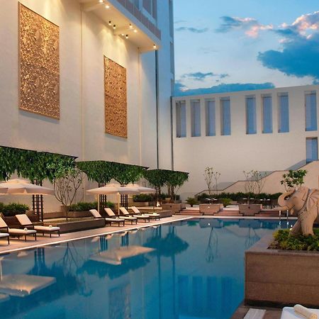 Jaipur Marriott Hotel Exterior photo The pool at the Taj Mahal Palace