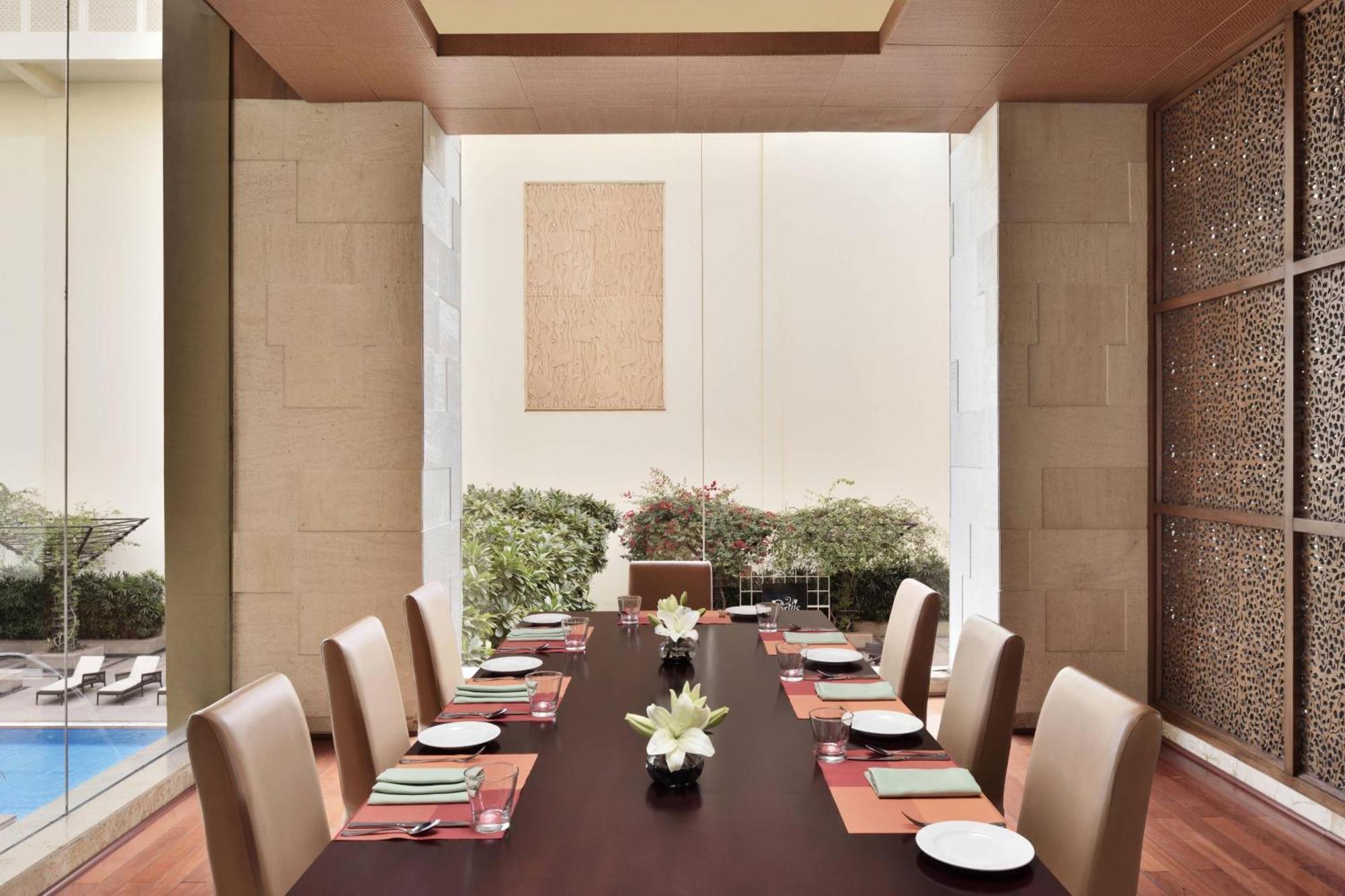 Jaipur Marriott Hotel Exterior photo The Club Lounge at the Taj Mahal Palace