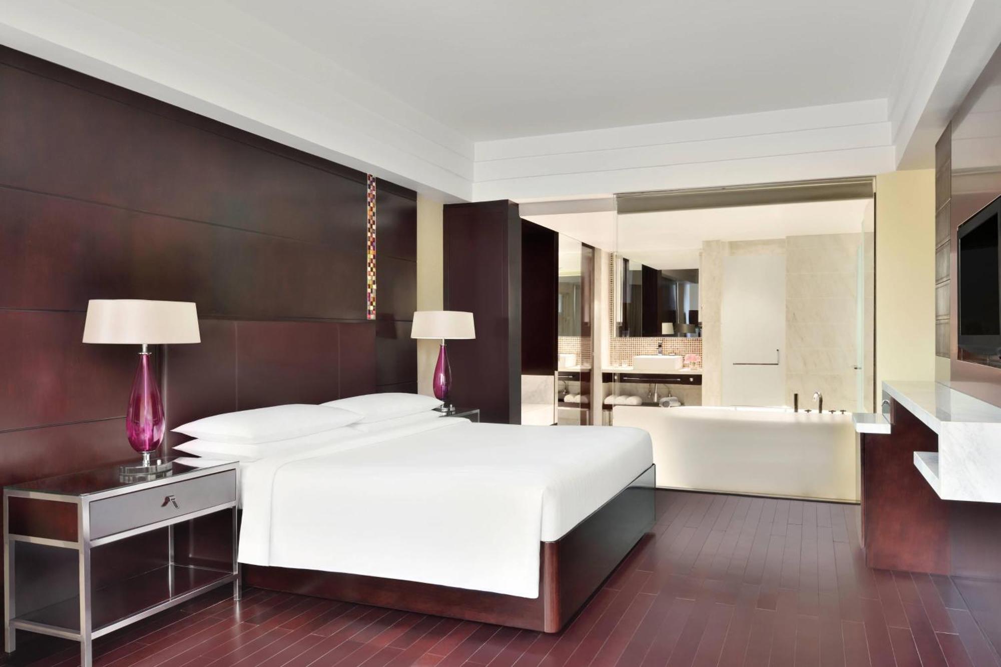 Jaipur Marriott Hotel Exterior photo A guest room at the hotel